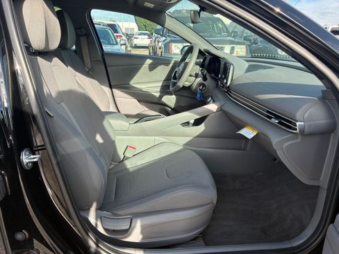 Used 2023 Hyundai Elantra SE FWD image 29