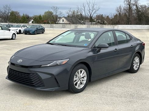 Used 2025 Toyota Camry LE image 2