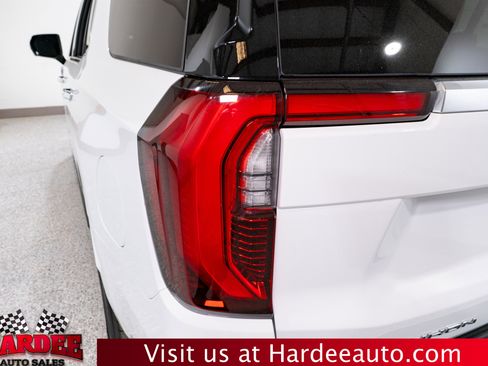 Used 2025 GMC Yukon Denali RWD image 9