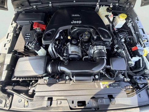 Used 2020 Jeep Gladiator Overland AWD/4WD image 11
