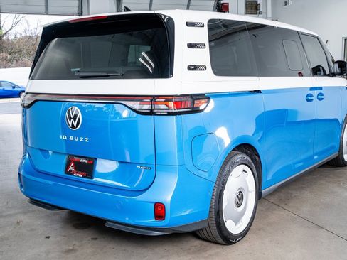 Used 2025 Volkswagen ID. Buzz 1st Edition image 6