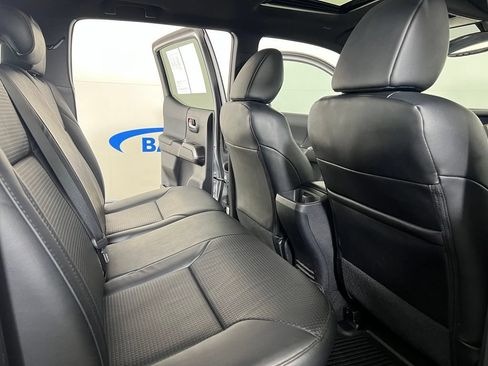 Used 2020 Toyota Tacoma TRD Sport w/ TRD Premium Sport Package AWD/4WD image 13
