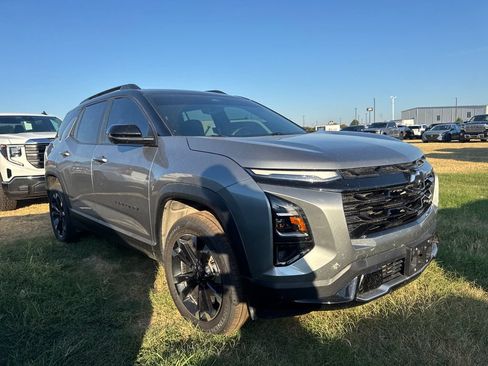 Used 2025 Chevrolet Equinox RS w/ Safety and Technology Package FWD image 3