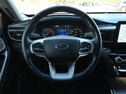 Used 2021 Ford Explorer Limited w/ Equipment Group 301A image 10