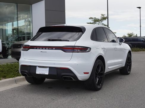 Used 2022 Porsche Macan AWD/4WD image 2