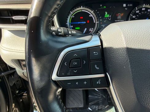 Used 2021 Toyota Highlander XLE AWD/4WD image 11