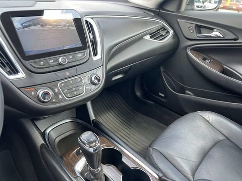 Used 2018 Chevrolet Malibu Premier w/ Premier Sun and Wheel Package FWD image 29