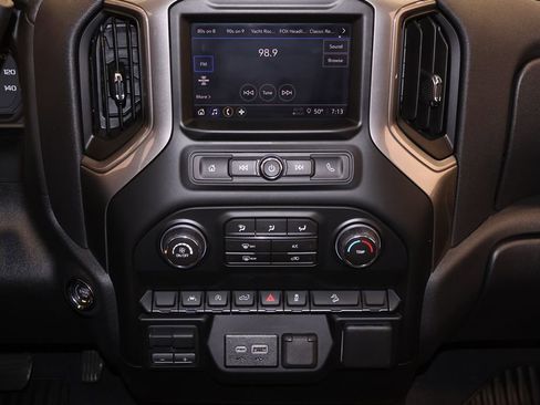Used 2026 Chevrolet Silverado 1500 Custom Trail Boss AWD/4WD image 25