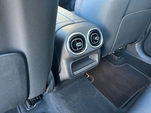 Used 2024 Mercedes-Benz GLC 300 GLC 300 image 24