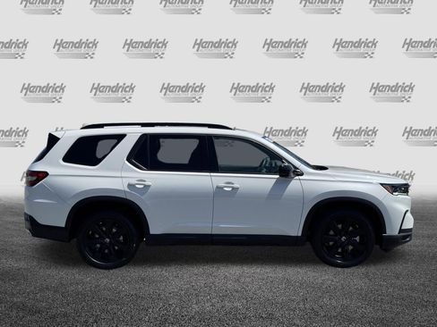 Certified 2025 Honda Pilot Black Edition image 9