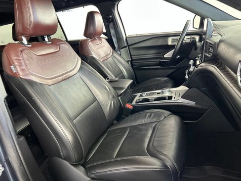 Used 2023 Ford Explorer Platinum w/ Technology Package AWD/4WD image 29