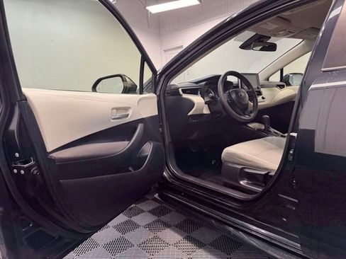 Used 2021 Toyota Corolla LE w/ LE Convenience Package FWD image 11