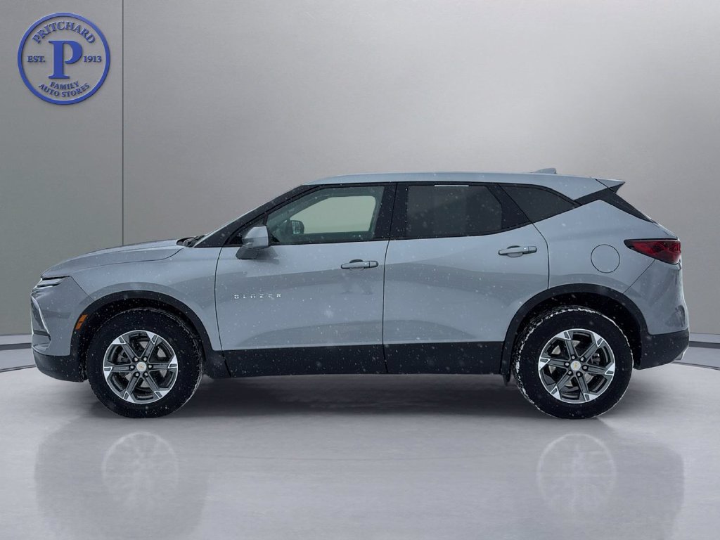 Used 2023 Chevrolet Blazer LT w/ Driver Confidence Package FWD image 3