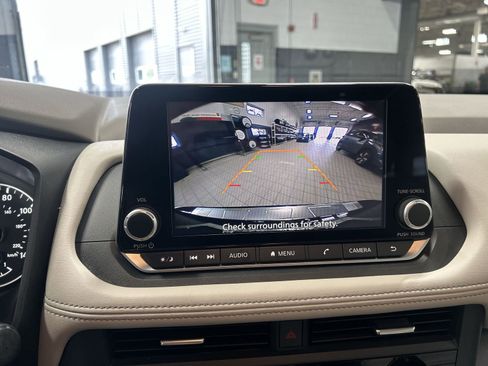 Used 2025 Nissan Rogue SV w/ SV Premium Package AWD/4WD image 14