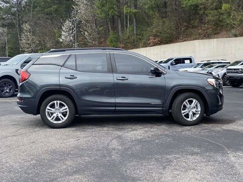 Used 2021 GMC Terrain SLE w/ Driver Convenience Package image 2