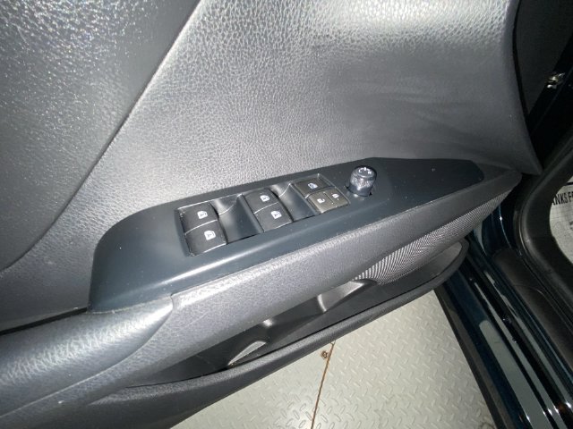 Used 2019 Toyota Camry SE FWD image 13