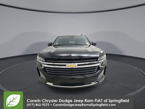 Used 2024 Chevrolet Suburban LT image 3