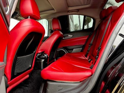 Used 2018 Alfa Romeo Giulia image 24