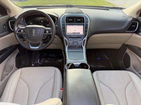 Used 2019 Lincoln Nautilus Reserve w/ Driver Assistance Package FWD image 12