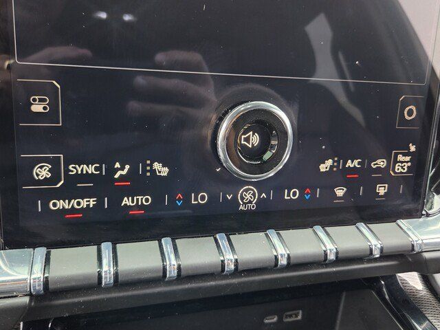 Used 2025 GMC Yukon XL Elevation AWD/4WD image 23