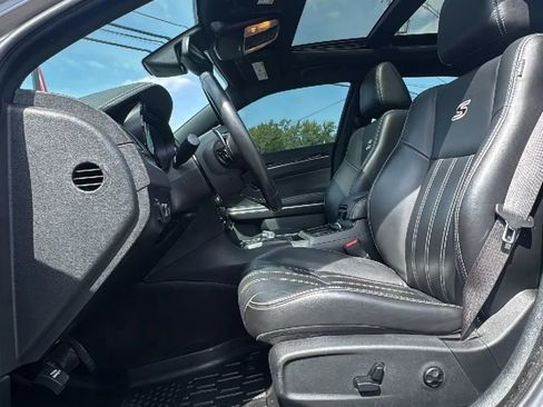 Used 2018 Chrysler 300 S w/ 300S Premium Group RWD image 11