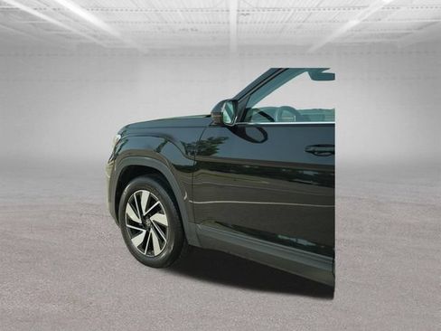 Used 2025 Volkswagen Atlas SE FWD image 40