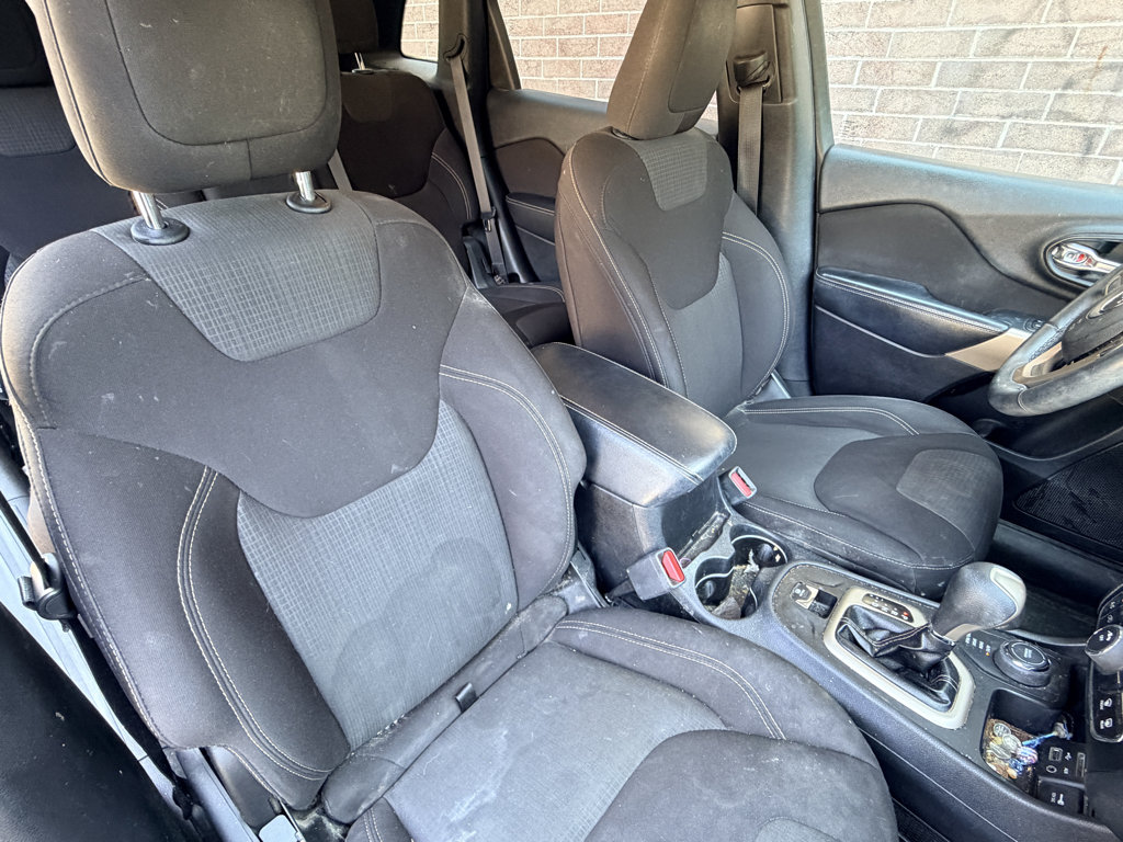 Used 2017 Jeep Cherokee Latitude w/ Safety/Convenience Group AWD/4WD image 18
