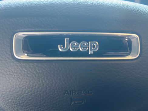 Used 2025 Jeep Grand Cherokee L Limited w/ Luxury Tech Group II AWD/4WD image 34