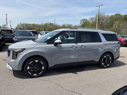 New 2026 Kia Carnival EX FWD image 4