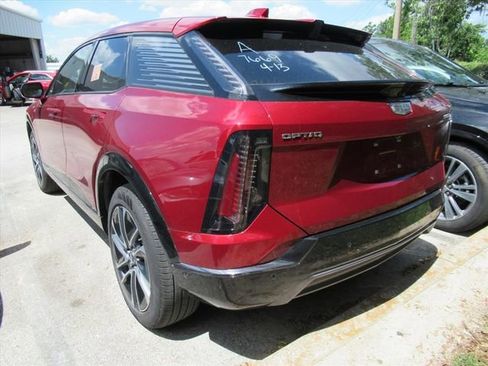 Used 2025 Cadillac Optiq Sport 2 w/ LPO, Floor Liner Package AWD/4WD image 3