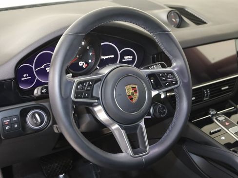 Used 2023 Porsche Cayenne Coupe image 6