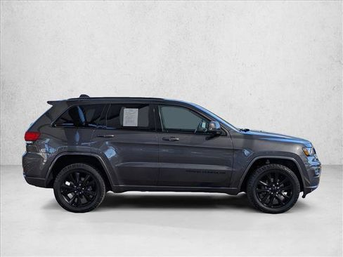 Used 2019 Jeep Grand Cherokee Altitude AWD/4WD image 4