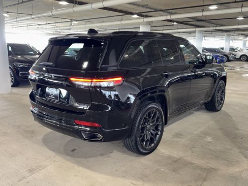 Used 2025 Jeep Grand Cherokee Summit w/ Obsidian Package AWD/4WD image 8