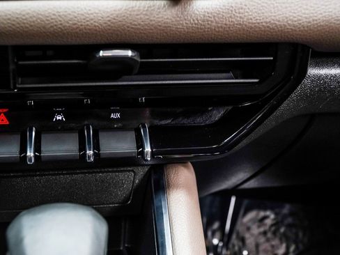 Used 2024 GMC Canyon Denali image 22