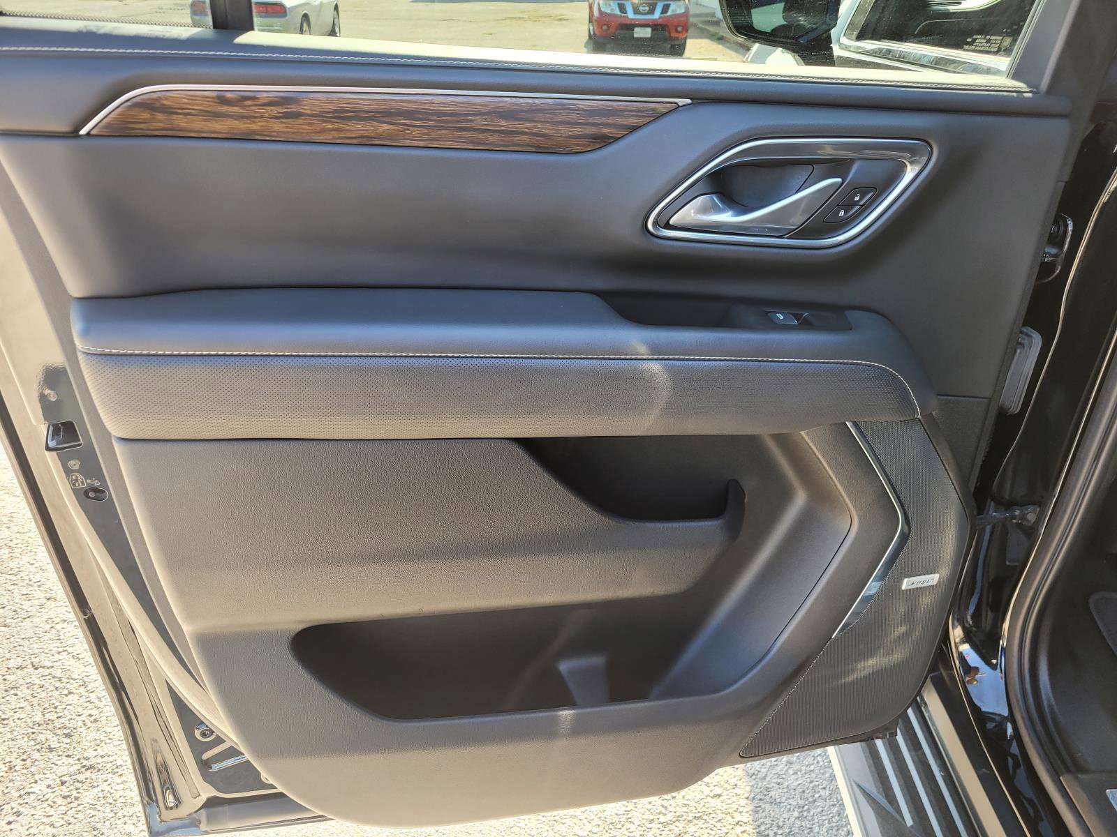 Used 2022 Chevrolet Suburban Premier AWD/4WD image 17
