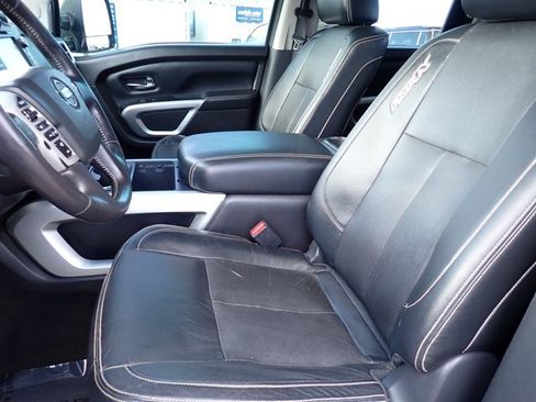 Used 2018 Nissan Titan PRO-4X w/ Pro-4x Convenience Package AWD/4WD image 11