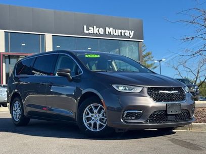 Used 2023 Chrysler Pacifica Touring-L