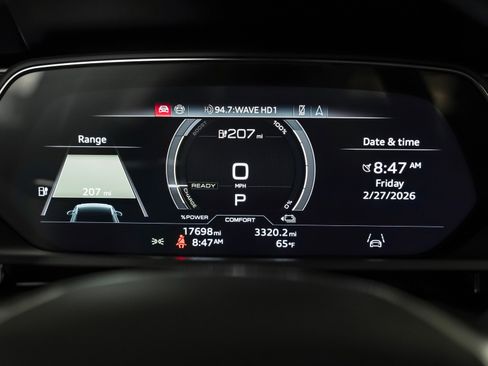 Used 2024 Audi Q8 e-tron Premium Plus image 16