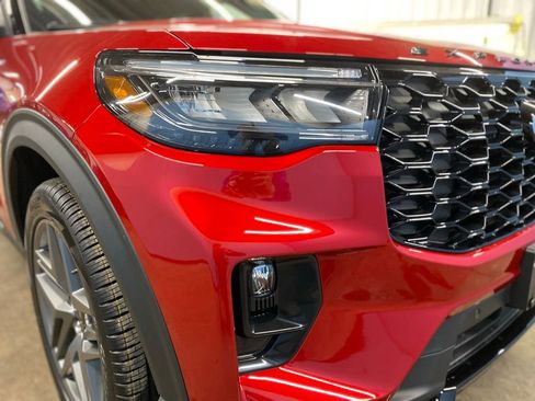 New 2026 Ford Explorer ST-Line w/ ST-Line Street Pack image 2