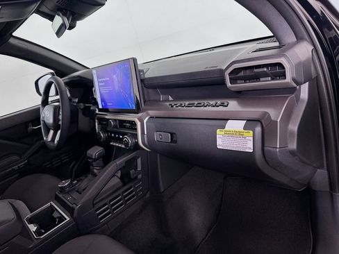Certified 2025 Toyota Tacoma TRD Off-Road AWD/4WD image 28