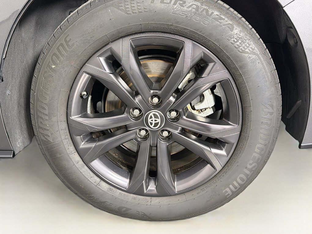 Used 2025 Toyota Sienna XSE AWD/4WD image 34