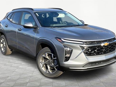 New 2026 Chevrolet Trax LT w/ Driver Confidence Package image 2