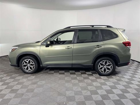 Used 2020 Subaru Forester Premium image 11