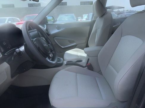 Certified 2025 Kia Soul LX w/ LX Technology Package FWD image 9