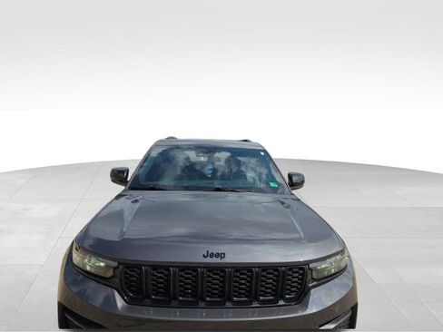 Used 2023 Jeep Grand Cherokee Altitude AWD/4WD image 2