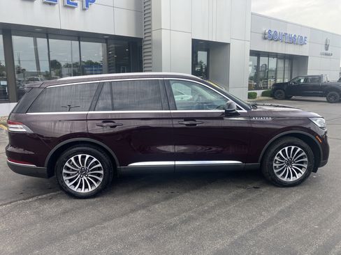 Used 2024 Lincoln Aviator AWD w/ Premium Package image 8
