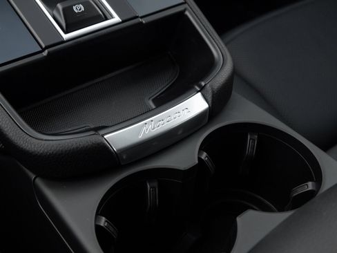 Certified 2026 Porsche Macan AWD/4WD image 28