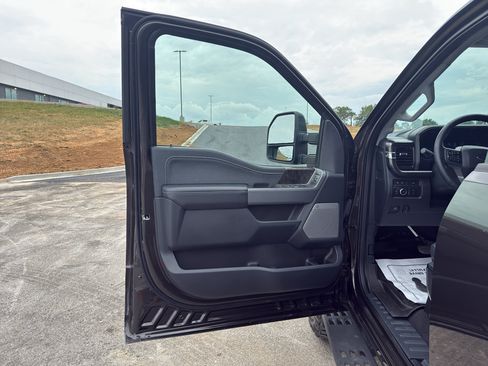 Used 2024 Ford F250 Lariat w/ Lariat Ultimate Package AWD/4WD image 26