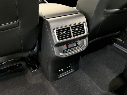 New 2026 Volkswagen Atlas SE image 16