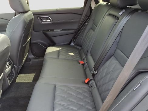 Used 2025 Nissan Rogue Platinum w/ Tech Package AWD/4WD image 14